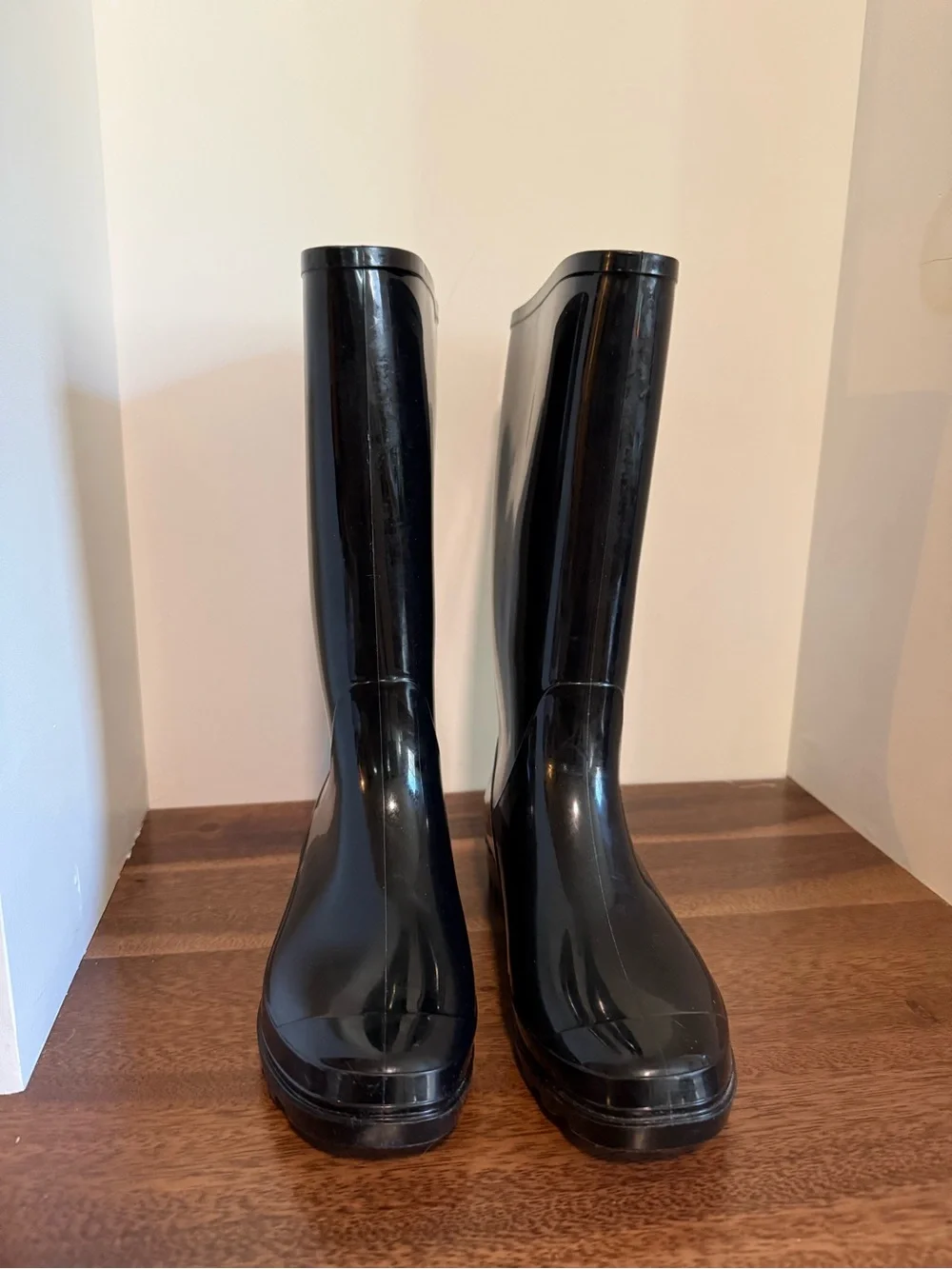 Black Glossy Knee High Rain Boots Lug Sole Women’s Size 8